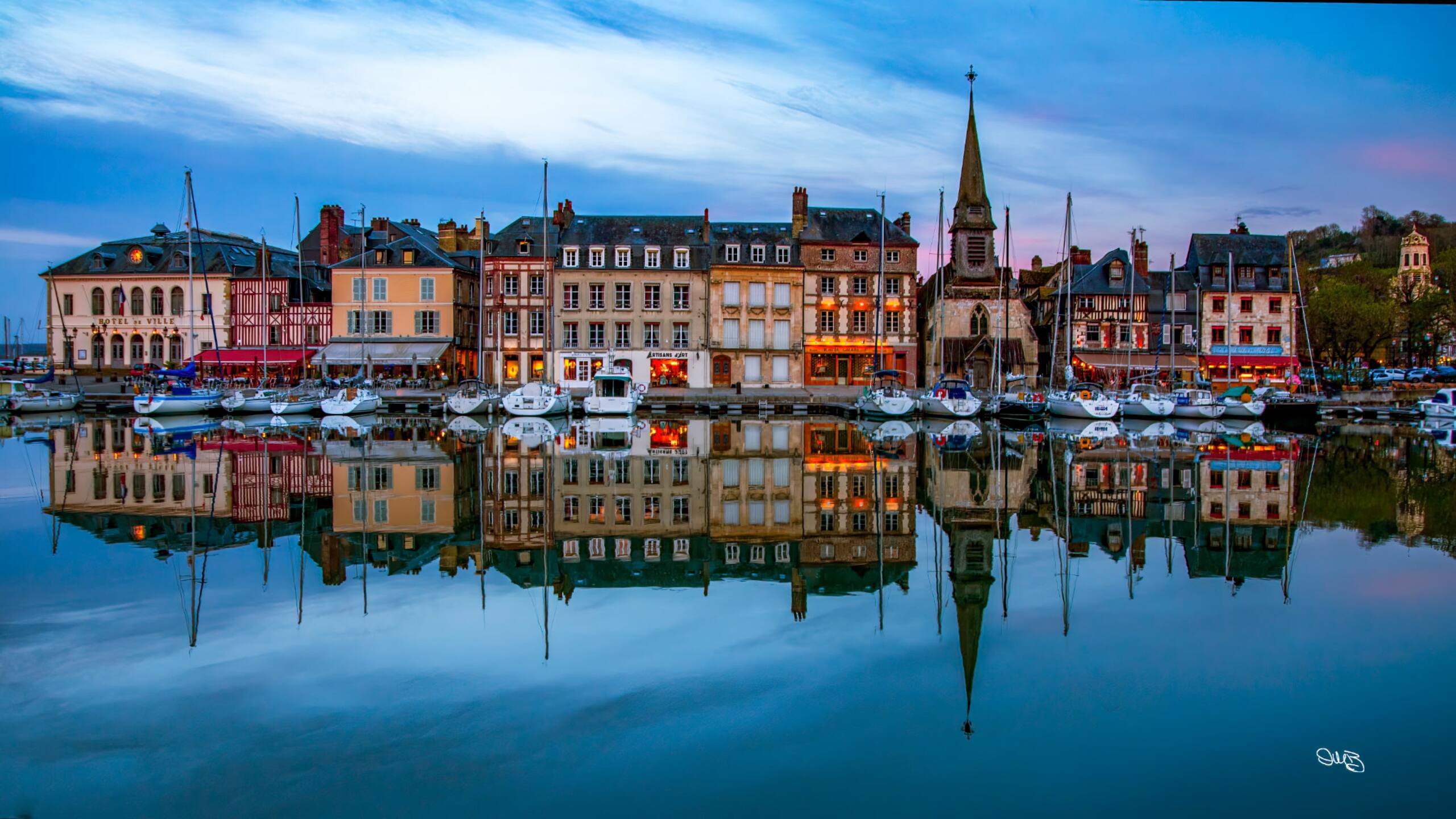 Plage et falaise sur la côte normande