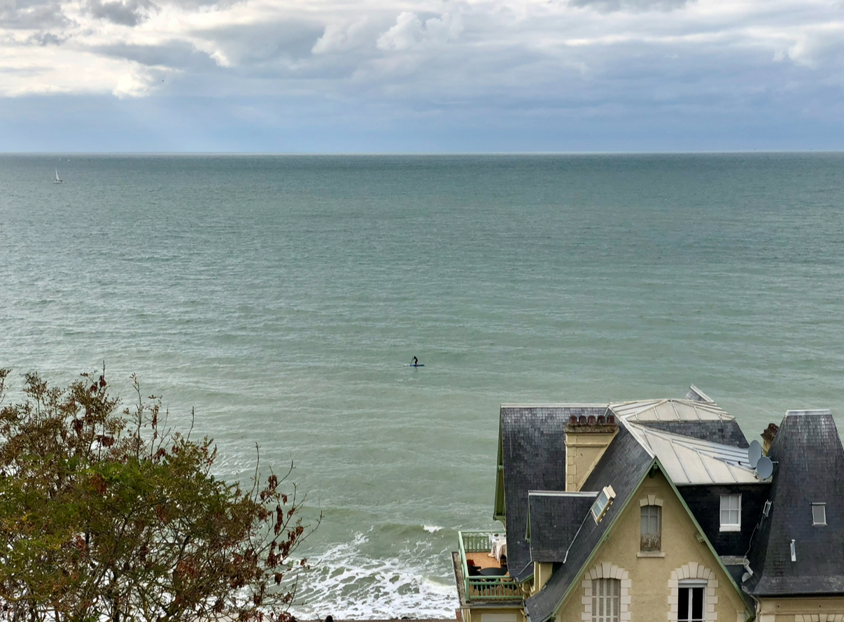 Plage et falaise sur la côte normande